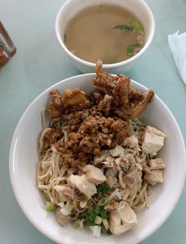 https://dgji3nicqfspr.cloudfront.net/KEBON_JERUK/Restaurant/Bakmi_Assoy/Reviews/thumbnail/IMG_Review_1714014184952_compressed3211069765352810529_1714014184907.jpg