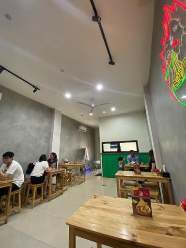 https://dgji3nicqfspr.cloudfront.net/KEBON_JERUK/Restaurant/Bakmi_Seru/Reviews/thumbnail/file-17D8524A022F5B91-thumb_1718213735973.jpg