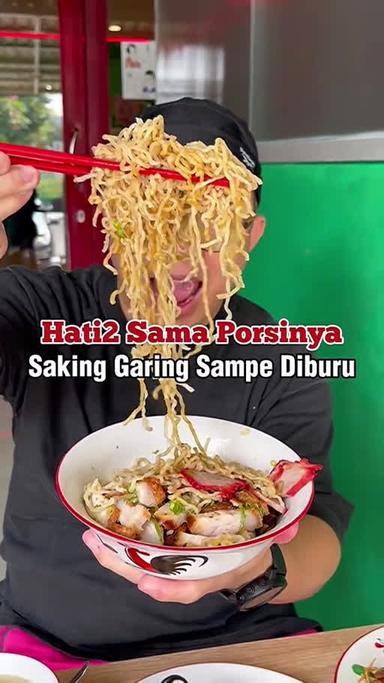 https://dgji3nicqfspr.cloudfront.net/KEBON_JERUK/Restaurant/Mie_Love_U/Reviews/thumbnail/10uDW4XcQvpOOWx4VPWEZ3OFfUrqQ3zy6-0.jpg