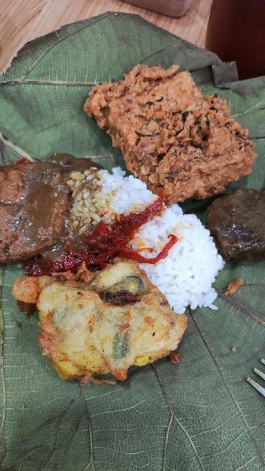 https://dgji3nicqfspr.cloudfront.net/KEJAKSAN/Restaurant/Nasi_Jamblang_Mang_Dul/Reviews/thumbnail/uploadsuploads-thumb_1715444835919.jpg