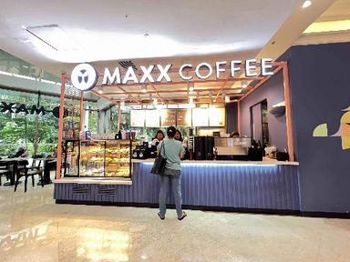 https://dgji3nicqfspr.cloudfront.net/KELAPA_DUA/Cafe/Maxx_Coffee/Reviews/thumbnail/uploadsuploads-thumb_1714118079980.jpg