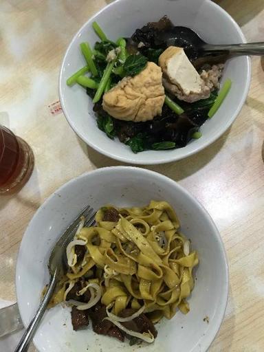 https://dgji3nicqfspr.cloudfront.net/KELAPA_DUA/Chinese_Restaurant/Bakmi_Aloi/Reviews/thumbnail/uploadsuploads-thumb_1714752701410.jpg