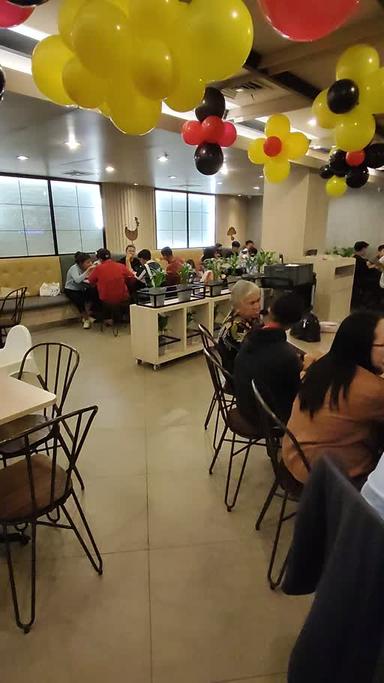 https://dgji3nicqfspr.cloudfront.net/KELAPA_DUA/Chinese_Restaurant/Bakmi_GM__Supermal_Karawaci/Reviews/22VID_Review_17201037332655505960419207619050-17DF093C672F3A06_172010373812022_1720103739563.jpg