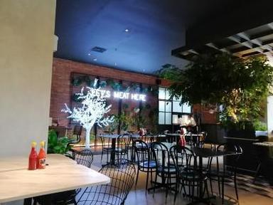 https://dgji3nicqfspr.cloudfront.net/KELAPA_DUA/Restaurant/BSteak_Grill__Pancake/Reviews/thumbnail/uploadsuploads-thumb_1715227064812.jpg