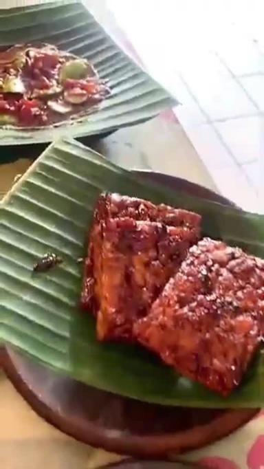 https://dgji3nicqfspr.cloudfront.net/KELAPA_DUA/Restaurant/Waroeng_Ss_Spesial_Sambal_Ss_Gading_Serpong/Reviews/22VID_Review_17160375175049207162363377957873_171603752207322_1716037522768.jpg