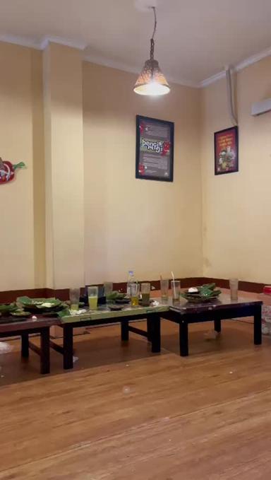 https://dgji3nicqfspr.cloudfront.net/KELAPA_DUA/Restaurant/Waroeng_Ss_Spesial_Sambal_Ss_Gading_Serpong/Reviews/22file-17D2FBF31E20AF50_171671142976122_1716711430283.jpg