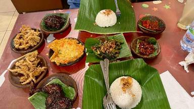 https://dgji3nicqfspr.cloudfront.net/KELAPA_DUA/Restaurant/Waroeng_Ss_Spesial_Sambal_Ss_Gading_Serpong/Reviews/thumbnail/uploadsuploads-thumb_1714908844978.jpg