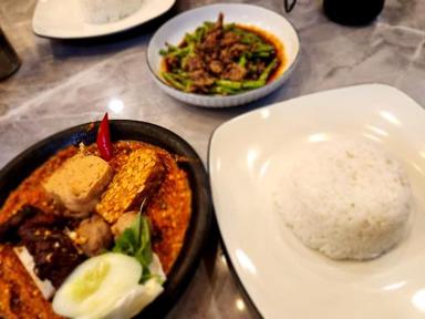 https://dgji3nicqfspr.cloudfront.net/KELAPA_DUA/Restaurant/Warung_Leko__Summarecon_Mal_Serpong/Reviews/thumbnail/IMG_Review_1720057844397_compressed4833581323300746917-17DEDF7FB77825A1-thumb_1720057847592.jpg