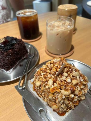 https://dgji3nicqfspr.cloudfront.net/KELAPA_GADING/Bakery/Demore_Bakehouse/Reviews/thumbnail/uploadsuploads-thumb_1714664759432.jpg