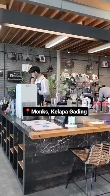 https://dgji3nicqfspr.cloudfront.net/KELAPA_GADING/Cafe/Monks/Reviews/22VID_Review_17144808572892420774766708335169_171448086912422_1714480870790.jpg