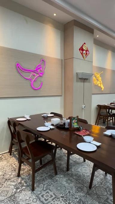 https://dgji3nicqfspr.cloudfront.net/KELAPA_GADING/Restaurant/Hongkong_Sapo__Seafood/Reviews/22file_171584374766722_1715843749118.jpg