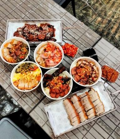 https://dgji3nicqfspr.cloudfront.net/KELAPA_GADING/Restaurant/Jack_&_John_Kitchen_Roast_Pork_Babi_Kriuk,_Mkg3/Reviews/thumbnail/IMG_Review_1702124196984_compressed6177863724633585294_1702124197909.jpg