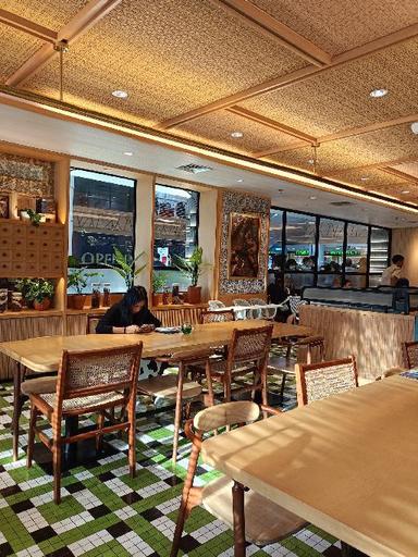 https://dgji3nicqfspr.cloudfront.net/KELAPA_GADING/Restaurant/Rempah_Bistro__Mall_Kelapa_Gading/Reviews/thumbnail/IMG_Review_1719335520046_compressed7565103204552977037-17DC4E8C3884E774-thumb_1719335522384.jpg