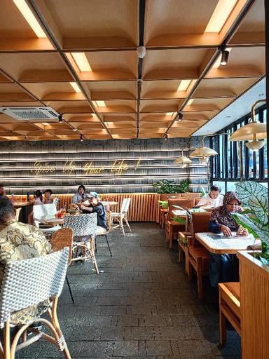 https://dgji3nicqfspr.cloudfront.net/KELAPA_GADING/Restaurant/Rempah_Bistro__Mall_Kelapa_Gading/Reviews/thumbnail/IMG_Review_1719335522976_compressed8488698681582107545-17DC4E8CE63FCD5A-thumb_1719335525251.jpg