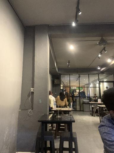 https://dgji3nicqfspr.cloudfront.net/KEMAYORAN/Cafe/Kopi_Manji_Plus/Reviews/thumbnail/file_1706958930952.jpg