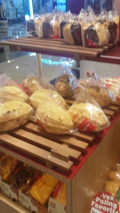 https://dgji3nicqfspr.cloudfront.net/KEMBANGAN/Bakery/Breadlife/Reviews/22VID_Review_17180663261492291113194594347573-17D7CC3A9FB53697_171806633550922_1718066336988.jpg