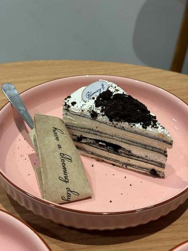 https://dgji3nicqfspr.cloudfront.net/KEMBANGAN/Cafe/Bloomery_Cake__Patisserie_Pesanggrahan/Reviews/thumbnail/uploadsuploads-thumb_1714761322997.jpg