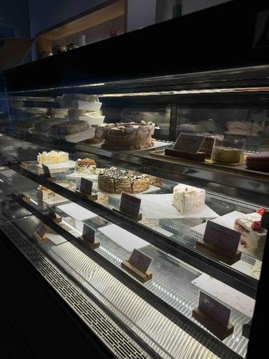 https://dgji3nicqfspr.cloudfront.net/KEMBANGAN/Cafe/Bloomery_Cake__Patisserie_Pesanggrahan/Reviews/thumbnail/uploadsuploads-thumb_1714761345278.jpg