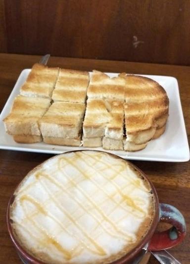 https://dgji3nicqfspr.cloudfront.net/KEMBANGAN/Cafe/Rame_Coffee_And_Eatery/Reviews/thumbnail/uploadsuploads-thumb_1714433836377.jpg