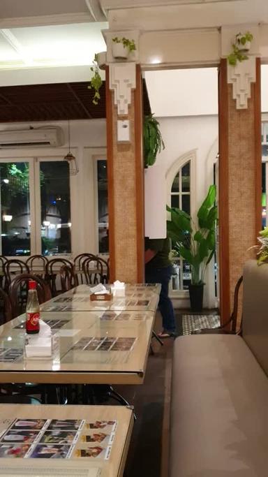 https://dgji3nicqfspr.cloudfront.net/KEMBANGAN/Restaurant/Ayam_Bakar_Primarasa/Reviews/22VID_Review_17143071547926577490191280838830_171430716110922_1714307162284.jpg