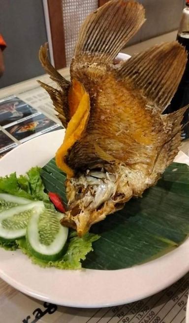 https://dgji3nicqfspr.cloudfront.net/KEMBANGAN/Restaurant/Ayam_Bakar_Primarasa/Reviews/thumbnail/uploadsuploads-thumb_1714781574568.jpg