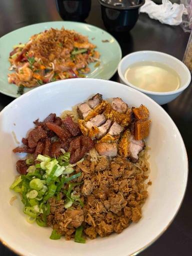 https://dgji3nicqfspr.cloudfront.net/KEMBANGAN/Restaurant/Bakmi_Siantar_Lina__Pesanggrahan/Reviews/thumbnail/uploadsuploads-thumb_1714927658911.jpg