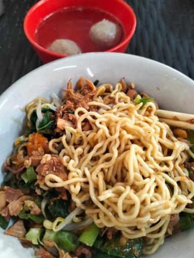 https://dgji3nicqfspr.cloudfront.net/KEMBANGAN/Restaurant/Bakmi_Yung_Lie_48/Reviews/thumbnail/uploadsuploads-thumb_1715472842118.jpg