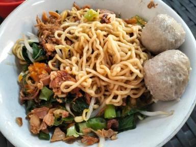 https://dgji3nicqfspr.cloudfront.net/KEMBANGAN/Restaurant/Bakmi_Yung_Lie_48/Reviews/thumbnail/uploadsuploads-thumb_1715472844176.jpg