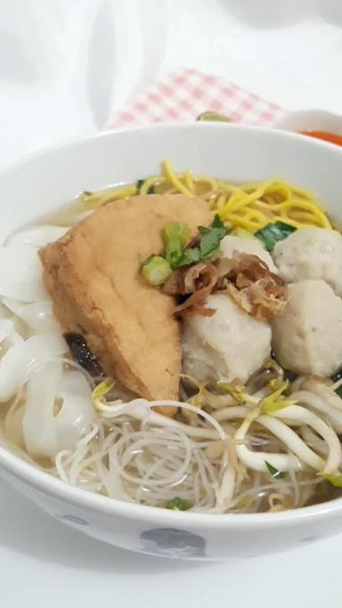 https://dgji3nicqfspr.cloudfront.net/KEMBANGAN/Restaurant/Bakso_Theresia_Intercon/Reviews/22VID_Review_17190685805527151360987634386617-17DB5BC4CB3758D4_171906858394122_1719068585119.jpg