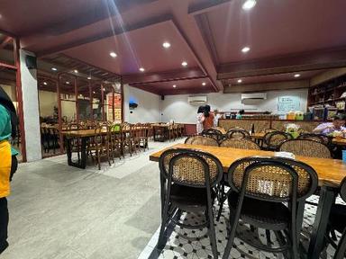 https://dgji3nicqfspr.cloudfront.net/KEMBANGAN/Restaurant/Dapur_Waris/Reviews/thumbnail/file-17EEB3B08413928F-thumb_1724513278627.jpg