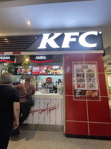 https://dgji3nicqfspr.cloudfront.net/KEMBANGAN/Restaurant/Kfc_St_Moriz_Puri/Reviews/thumbnail/file_1713352171527.jpg