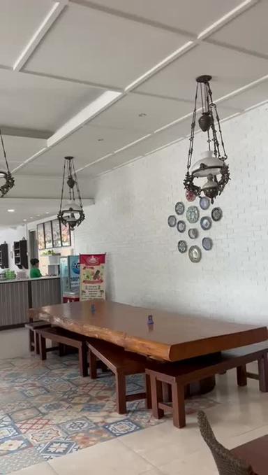 https://dgji3nicqfspr.cloudfront.net/KEMBANGAN/Restaurant/Swike_Asli_Purwodadi_Bu_Tatik/Reviews/22VID_Review_17161779042078178821067460253496_171617790638622_1716177906797.jpg