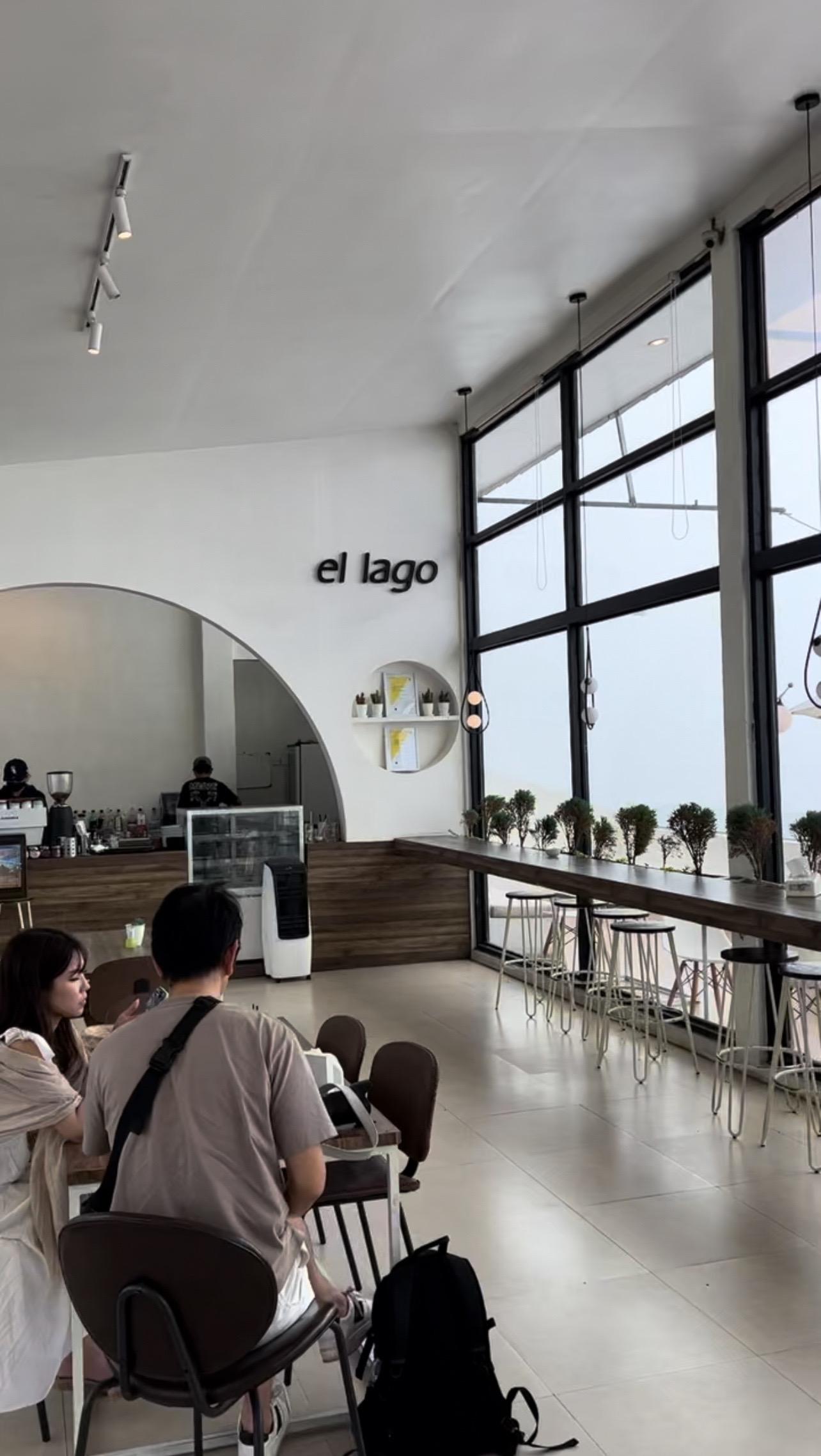 El Lago review