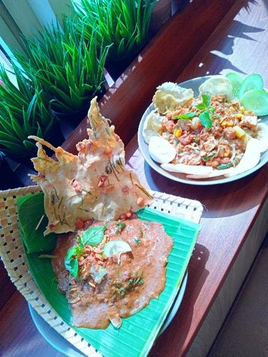 https://dgji3nicqfspr.cloudfront.net/KOJA/Restaurant/Kembang_Kawung/Reviews/thumbnail/IMG_Review_1711699301110_compressed7339857140665117476_1711699303120.jpg