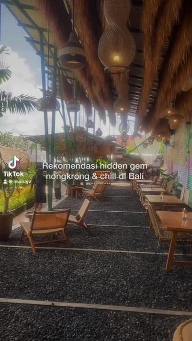 https://dgji3nicqfspr.cloudfront.net/KUTA/Cafe/Cafe_Gemitir_Bali/Reviews/thumbnail/22file_171194376273422_1711943764055.jpg