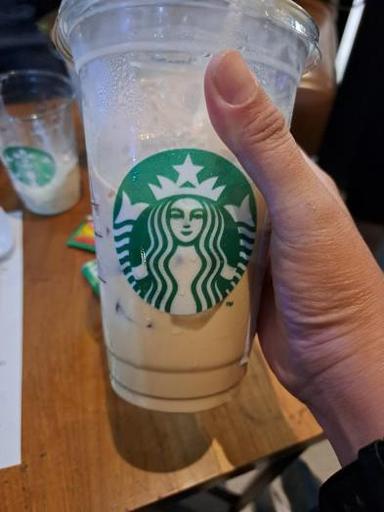 https://dgji3nicqfspr.cloudfront.net/KUTA/Cafe/Starbucks_Reserve_Dewata/Reviews/thumbnail/uploadsuploads-thumb_1715093816433.jpg