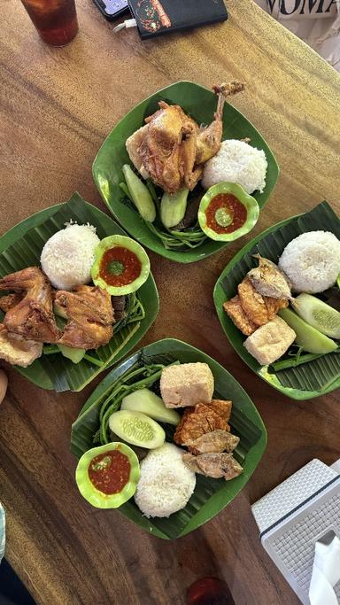 https://dgji3nicqfspr.cloudfront.net/KUTA/Restaurant/Nasi_Tempong_Indra/Reviews/thumbnail/file_1712473755970.jpg