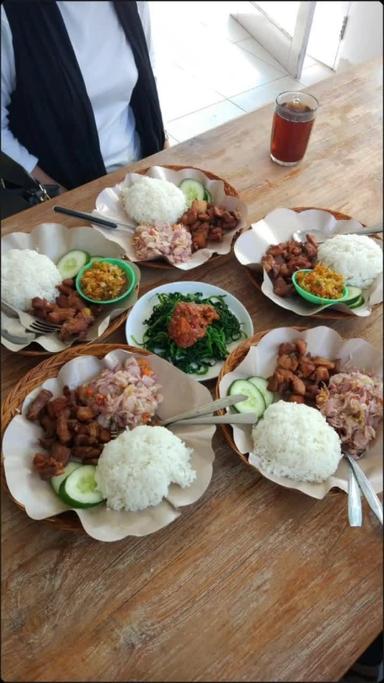 https://dgji3nicqfspr.cloudfront.net/KUTA/Restaurant/Warung_Cahaya/Reviews/thumbnail/22VID_Review_17131044010603259167674908331675_171310440244622_1713104403252.jpg