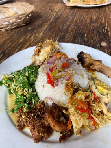 https://dgji3nicqfspr.cloudfront.net/KUTA/Restaurant/Warung_Nasi_Ayam_Bu_Oki/Reviews/thumbnail/file_1713016081678.jpg