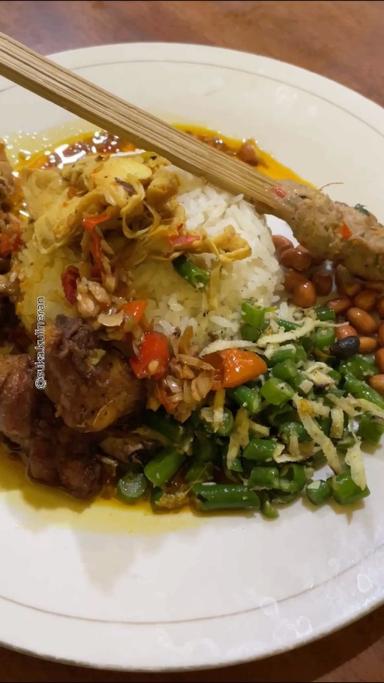 https://dgji3nicqfspr.cloudfront.net/KUTA/Restaurant/Warung_Nasi_Ayam_Bu_Oki/Reviews/thumbnail/file_1714017843088.jpg