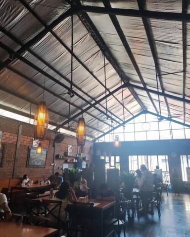 https://dgji3nicqfspr.cloudfront.net/KUTA/Restaurant/Warung_Wardani_Tuban/Reviews/thumbnail/IMG_Review_1716540578507_compressed7913789093460522448-17D260900F901162-thumb_1716540580300.jpg