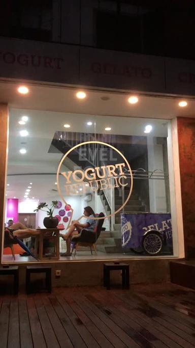 https://dgji3nicqfspr.cloudfront.net/KUTA/Restaurant/Yogurt_Republic_Seminyak/Reviews/22file-17E5F6CFFEA4D369_172205380755022_1722053809372.jpg