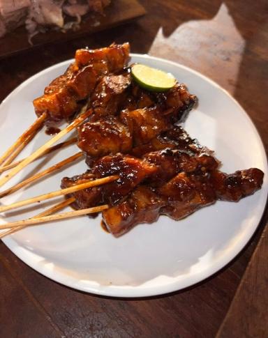 https://dgji3nicqfspr.cloudfront.net/KUTA_UTARA/Bar/Naughty_NuriS_Warung_Seminyak/Reviews/thumbnail/IMG_Review_1713683894579_compressed7213705825164055786_1713683894899.jpg