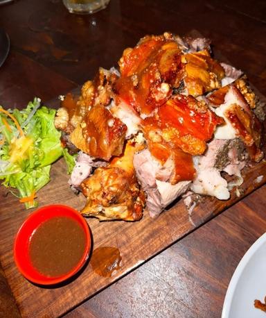 https://dgji3nicqfspr.cloudfront.net/KUTA_UTARA/Bar/Naughty_NuriS_Warung_Seminyak/Reviews/thumbnail/IMG_Review_1713683895899_compressed3889032345366709570_1713683896526.jpg