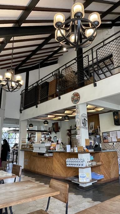 https://dgji3nicqfspr.cloudfront.net/KUTA_UTARA/Cafe/Hungry_Bird_Coffee_Roaster/Reviews/thumbnail/file_1713775552439.jpg