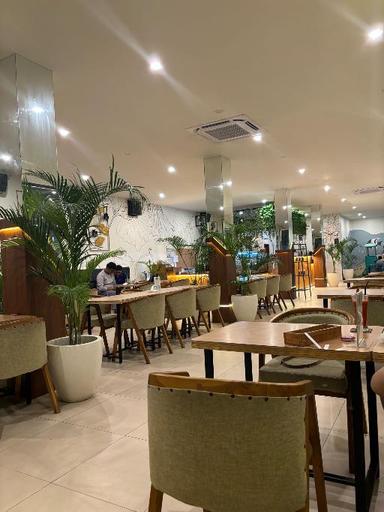 https://dgji3nicqfspr.cloudfront.net/KUTA_UTARA/Restaurant/Misanto_Coffee_Eatery_Meetings/Reviews/thumbnail/file-17DD1408C55A16ED-thumb_1719552661055.jpg