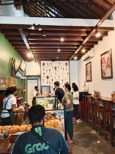 https://dgji3nicqfspr.cloudfront.net/KUTA_UTARA/Restaurant/Monsieur_Spoon__Umalas/Reviews/thumbnail/IMG_Review_1717810150929_compressed1898681145213121878-17D6E33B5E44D779-thumb_1717810152792.jpg