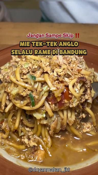 https://dgji3nicqfspr.cloudfront.net/LENGKONG/Restaurant/Mie_Jawa_Juki_Martanegara/Reviews/thumbnail/1NmUmLpQOTVxL2GUkktElBBETtirUv8xA-0.jpg