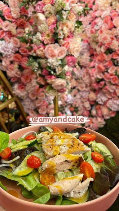 https://dgji3nicqfspr.cloudfront.net/MAMPANG_PRAPATAN/Bakery/Amy_And_Cake_Kemang/Reviews/thumbnail/file_1711894215420.jpg