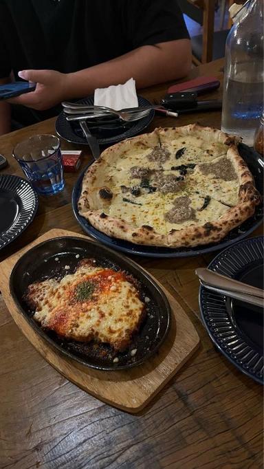 https://dgji3nicqfspr.cloudfront.net/MAMPANG_PRAPATAN/Restaurant/Zapoli_Pizzeria/Reviews/thumbnail/uploadsuploads-thumb_1715668886490.jpg